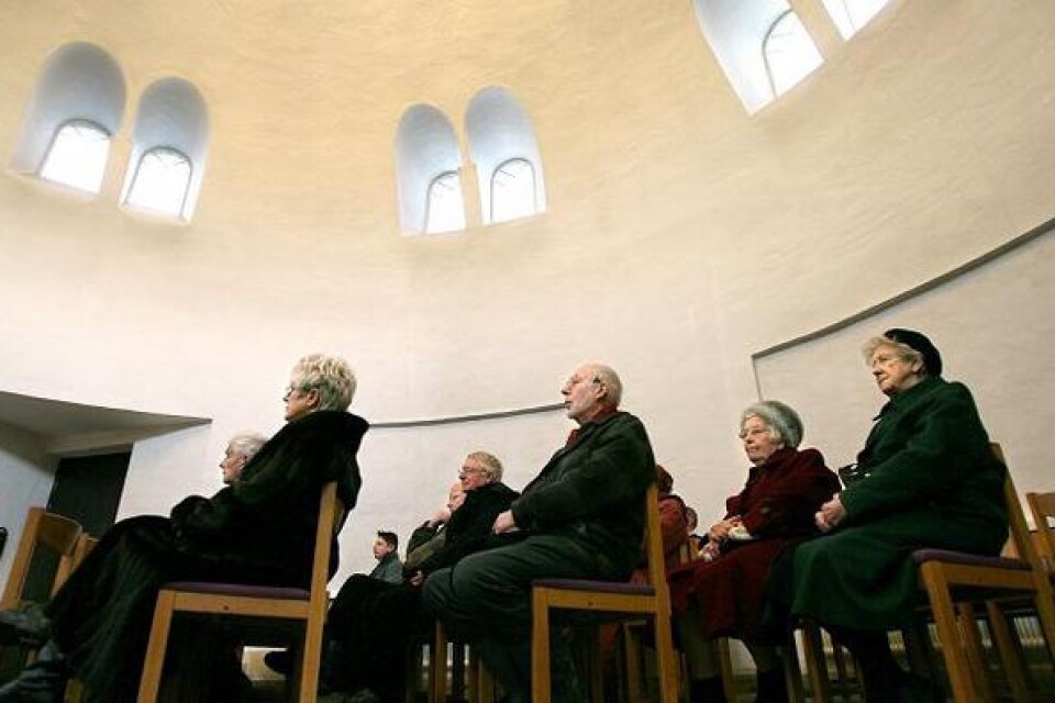 Ett trettiotal personer deltog i Förintelsens minnesdag i Norra kapellet som arrangerades av kommunen och Trelleborgs församling. Tänkvärda ord varvades med livsbejakande klezmermusik. BILD: ANETTE SJÖSTRAND