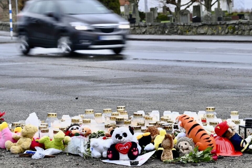 18/12 olycksplatsen två dagar efter dödsolyckan i Hjärsås då en 6-åring blev påkörd av en buss.