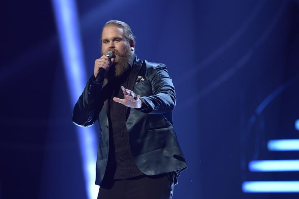 Chris Kläfford sjunger sin version av vinnarlåten Treading water under finalen i TV4:s program Idol 2017 på Globen.