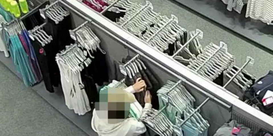 Foto: Skärmdump från butikens övervakningsfilm