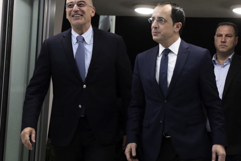 Greklands utrikesminister Nikos Dendias (till vänster) träffade sin cypriotiska motsvarighet Nikos Christodoulides i söndags. Dendias reste också till Libyen och Egypten.