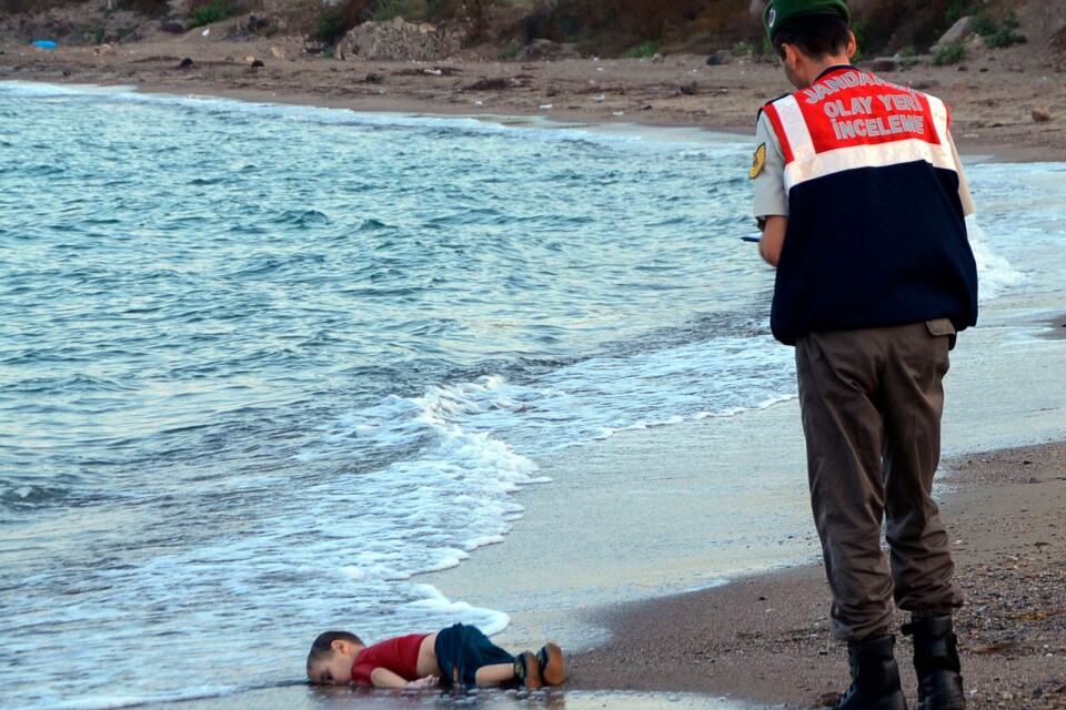 Minns ni bilden på den treårige Aylan Kurdi som avled under flykten till Europa i september 2015?