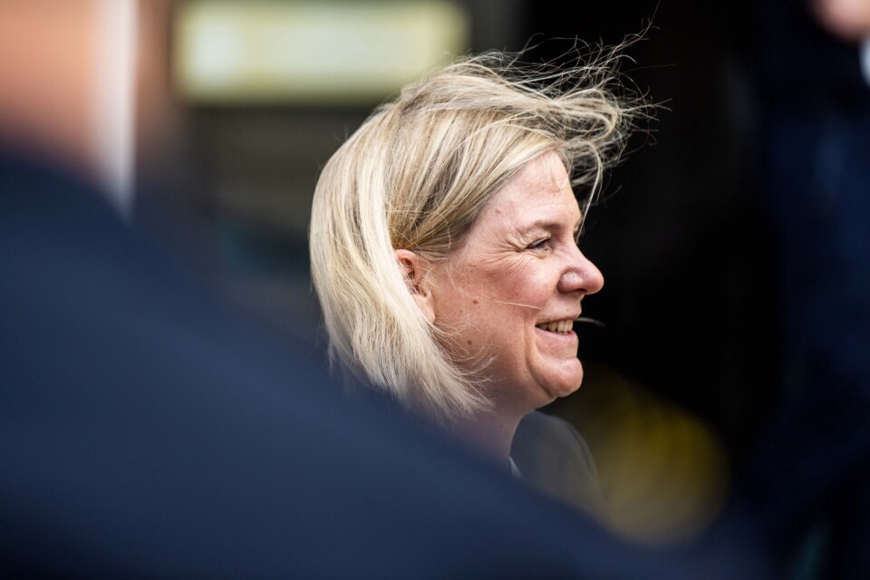 Statsministern Magdalena Andersson, stärks i rollen som landsmoder av motståndarnas invektiv.