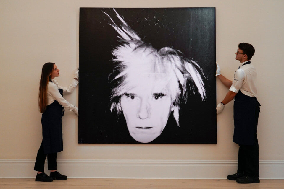 Två tidiga verk av popkonstnären Andy Warhol ska säljas på auktion i New York på tisdagskvällen. Arkivbild.