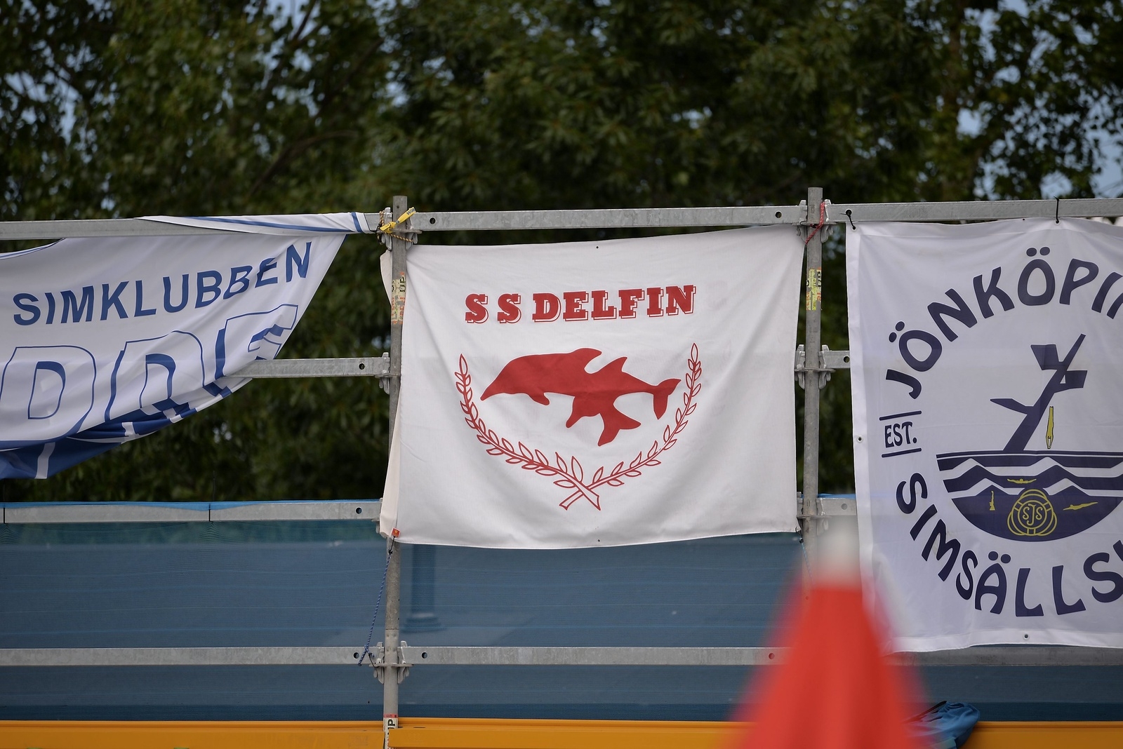 SS Delfin hade flaggan i topp på Sum-sim med fyra simmare på plats i Malmö. 			 Foto: Magnus Wahlström