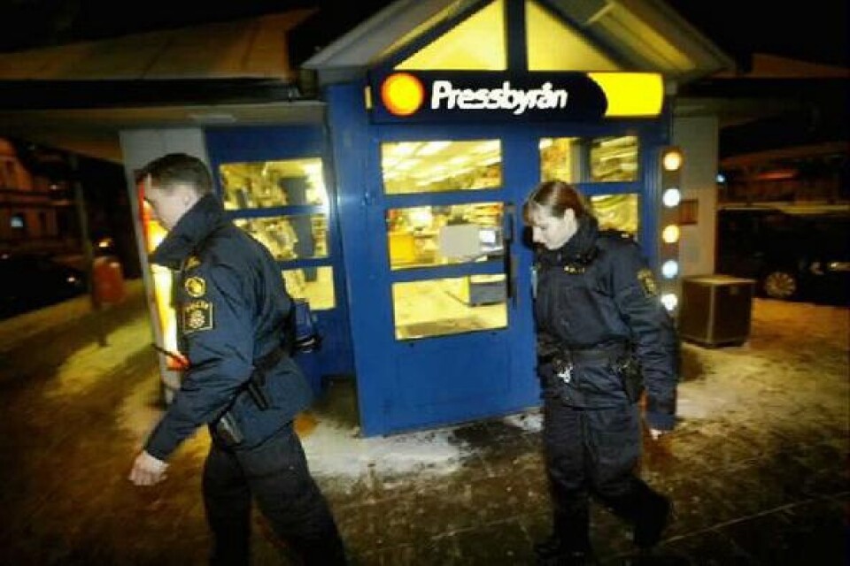 Personal på Pressbyrån vid Centralstationen i Kristianstad larmade polis strax efter klockan 18 på tisdagen efter att ha utsatts för väpnat rån.