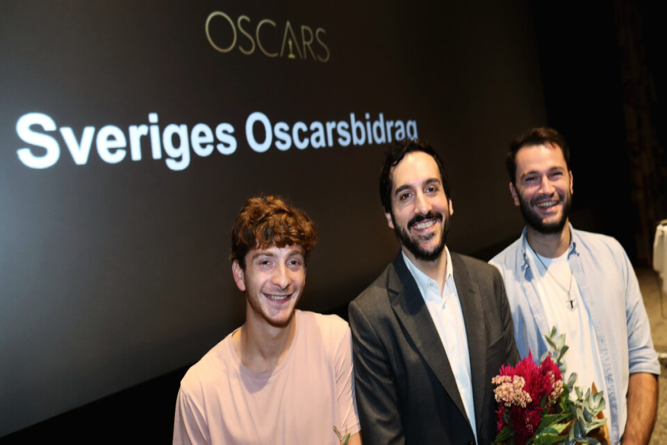 Bachi Valishvili, till höger, tillsammans med Levan Gelbakhiani och Levan Akin under tillkännagivandet av Sveriges Oscarsbidrag "And then we danced".
