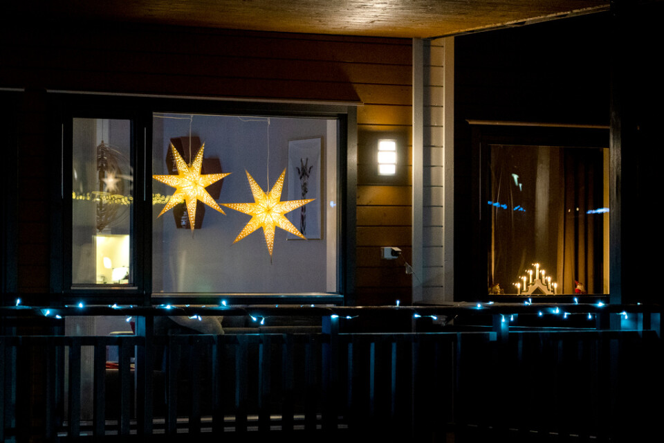 Att ha julstjärnan tänd kan man unna sig enligt Vattenfalls klimatcoach, så länge det är en led-lampa. Arkivbild.