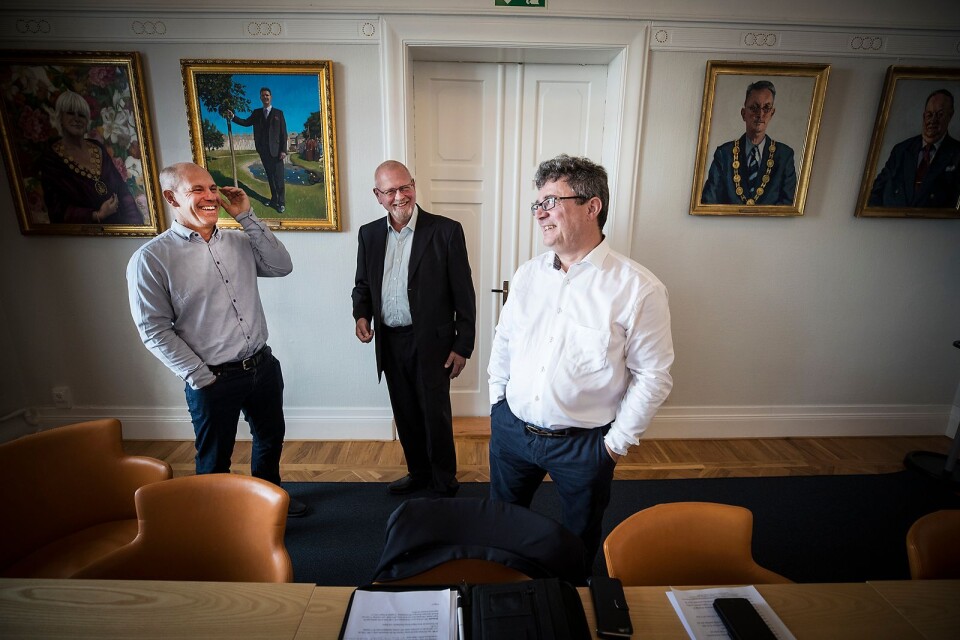 Erik Lundström (KD), Helmut Petersén (SD) och Mikael Rubin (M) får svara för besparingarna inom bildningsnämnden, skriver tre socialdemokrater.