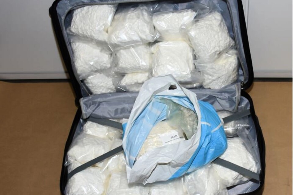 Flera män åtalas i Göteborg, sedan polisen bland annat hittat 50 kilo amfetamin i en väska. Foto: Polisen.