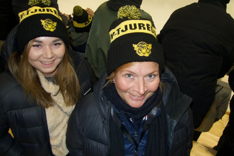 Teleborg Slotts Maria Runosson och dottern Anna Runosson hade köpt klubbens mössa.