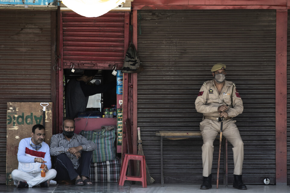 Indisk polisnärvaro i Kashmir.