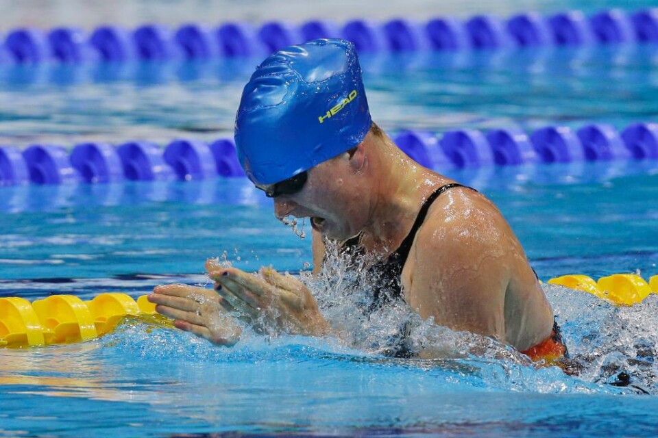 Paralympicsstjärnan Maja Reichard satte världsrekord på 50 meter bröstsim vid tävlingar i Eindhoven, Nederländerna. Den synskadade svenskan simmade i mål på tiden 39,75. - Jag är jätteglad, det här visar att jag är på rätt väg inför paralympics i Rio,