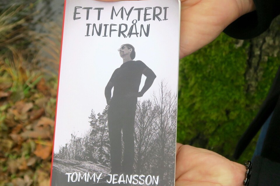 Att skriva boken om hur det är att bli bipolär som mycket vuxen blev vägen till läkning för Tommy Jeansson