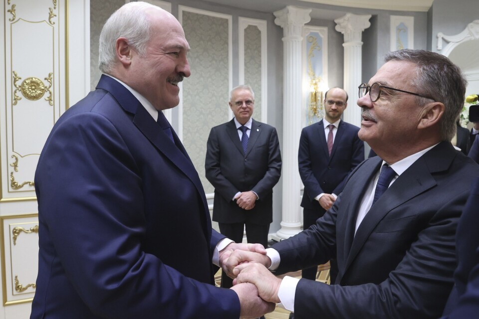 Belarus president Aleksandr Lukasjenko träffade Internationella ishockeyförbundets ordförande René Fasel nyligen.