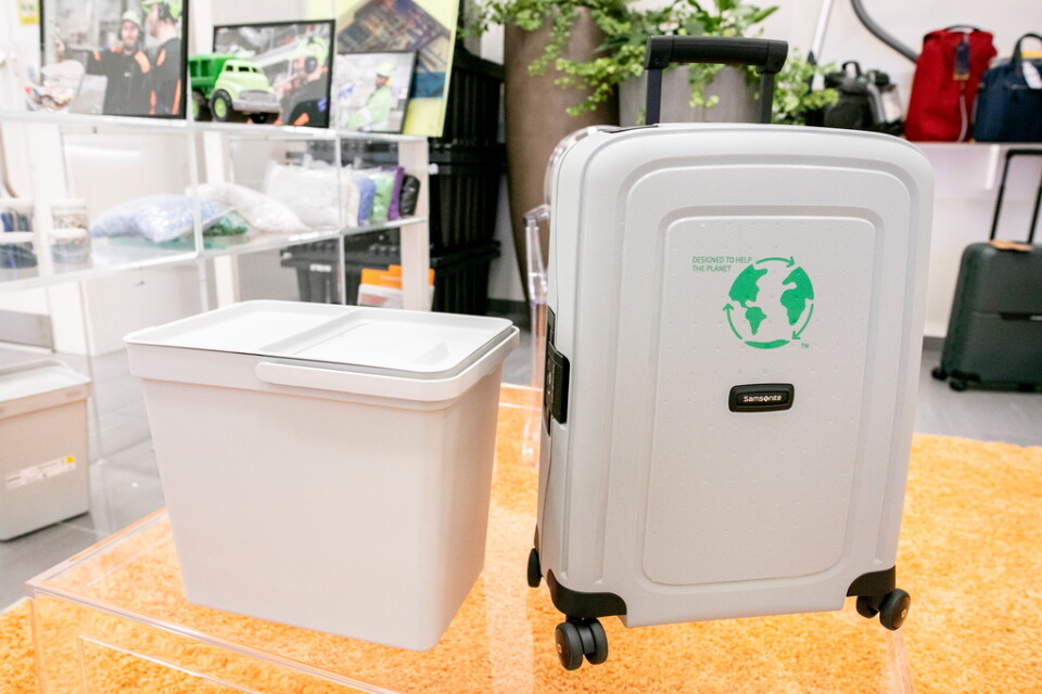 Återvinningskärl och resväskor är några av produkterna som tillverkats av plast som kommit till Motala.