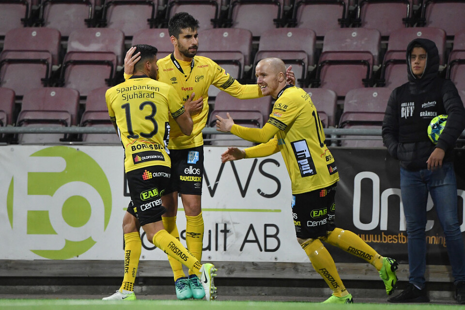 Elfsborgs Alejandro Portillo (i mitten) firar sitt 2–2-mål med Rami Kaib och Simon Lundevall.