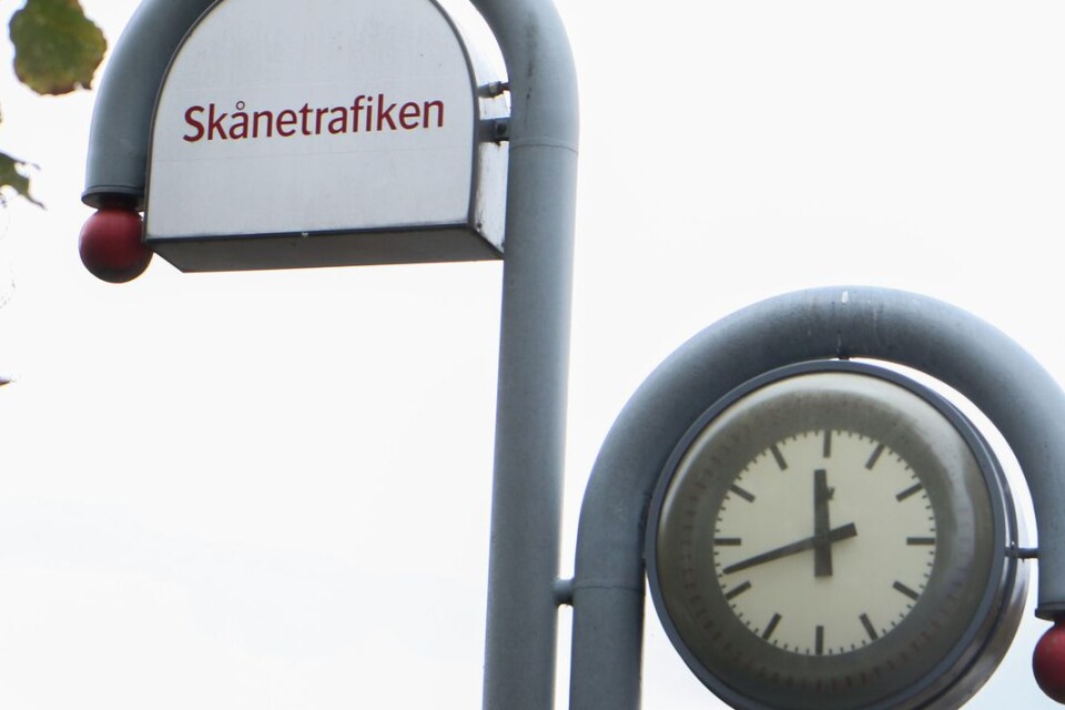 Vi har och fortsätter kommunicera med Skånetrafiken vad gäller skoltidsförskjutningen och den delvisa distansundervisningen, skriver skolchefen Mattias Olsson.