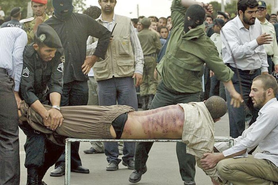 Offentligt spöstraff i Teheran.