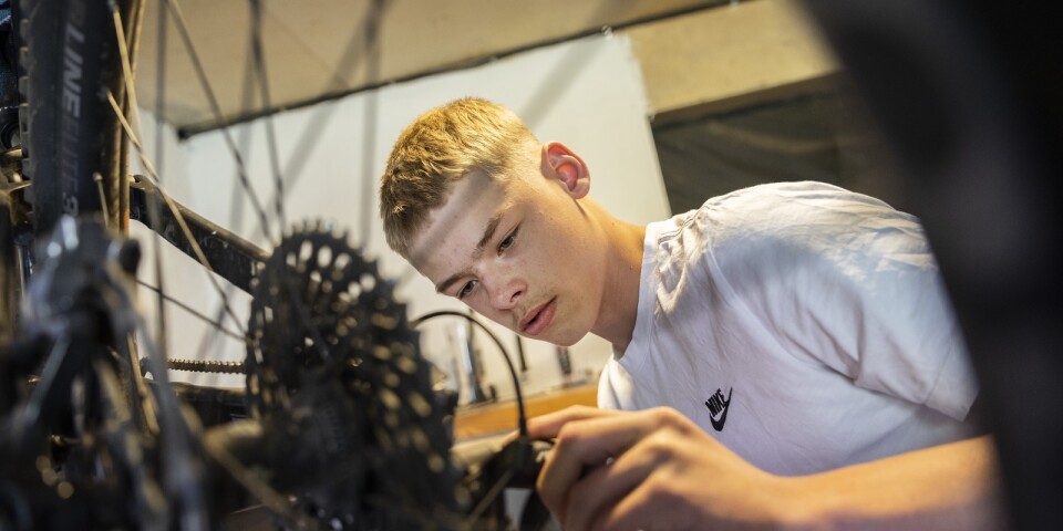 Sixten von Grothusen är 14 år och har öppnat cykelverkstad.