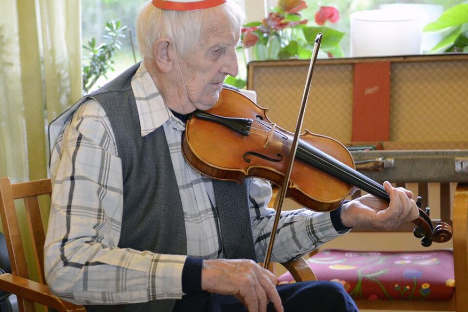 Evert Lundberg är en mästare på fiol.