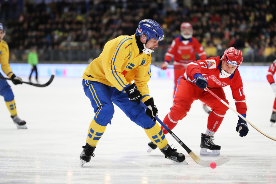 Bandy-VM i Ryssland har planerats om till början av oktober, men Svenska bandyförbundets ordförande Per-Anders Gustafsson tror inte att det blir någon turnering då. Arkivbild.