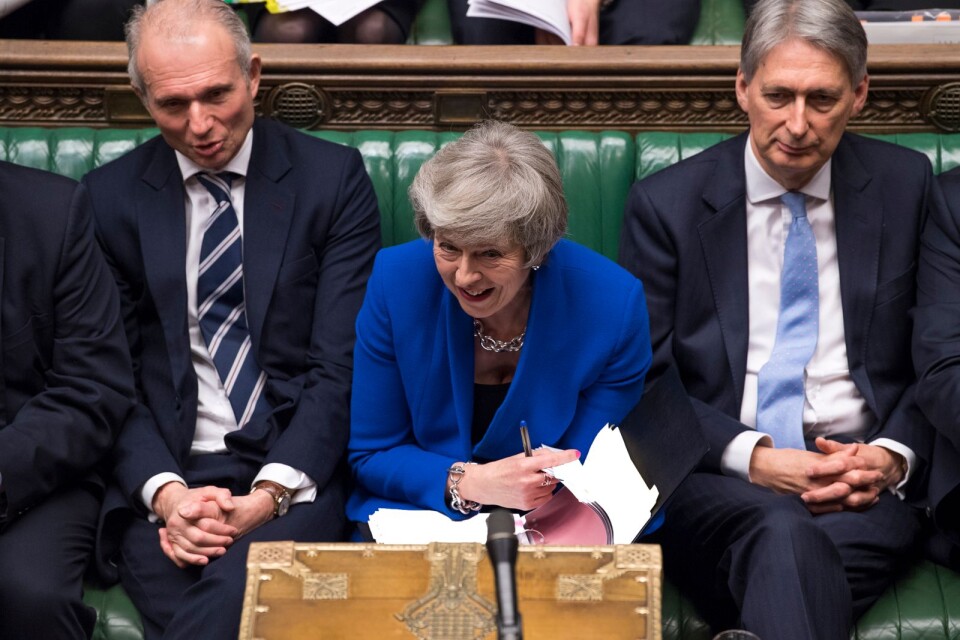 Premiärministern Theresa May klarade sig med liten marginal.