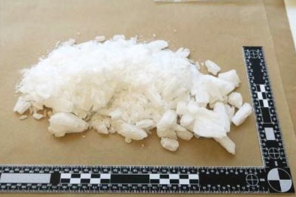 Bild ur förundersökningen på kristalliserat metamfetamin, som hittades i mannens lägenhet. Totalt fann polisen lite över ett halvt kilo ice, som drogen också kallas. Arkivbild.