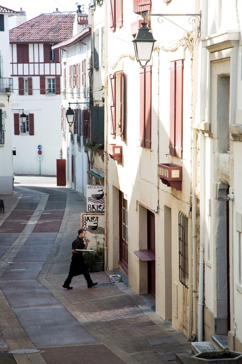 Överallt i Biarritz och de omgivande byarna syns de klassiska vita baskiska husen med rött korsvirke.
Foto: Linda Romppala