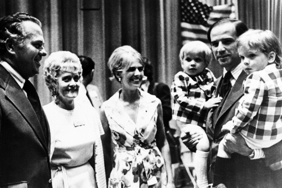 Joe Biden med sönerna Joseph "Beau" Biden (till vänster) och Hunter Biden (till höger). Till vänster om dem framlidna hustrun Neilia Biden, som omkom i en bilolycka 1972.