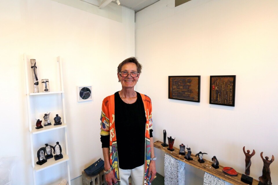 Marianne Kruus visar enbart rakubränd keramik på utställningen i Hindås.
