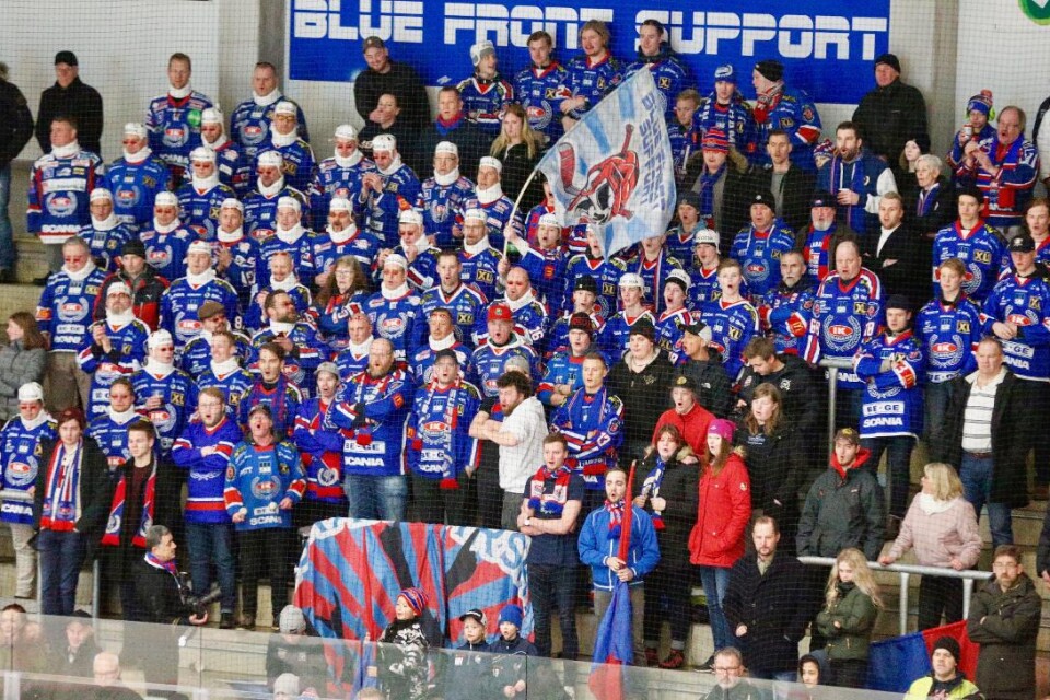 Stänkarklacken förstärkte Blue Front Support och skapade bra inramning i Be-Ge Hockey Center. Foto: Johnny Larsson