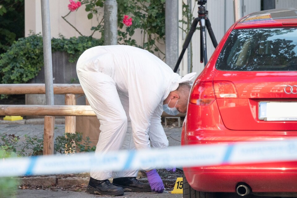 Polisens kriminaltekniker undersöker mordplatsen i Malmö i måndags, 26 augusti.