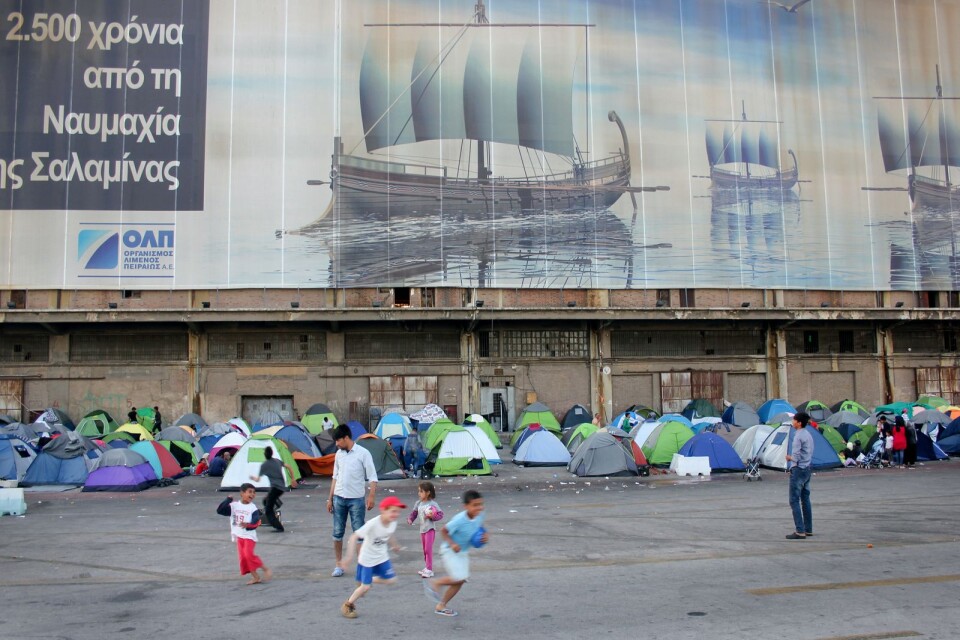 Läger för flyktingar i hamnstaden Piraeus utanför Aten. En av de grupper i samhället som retoriken hårdnat mot.