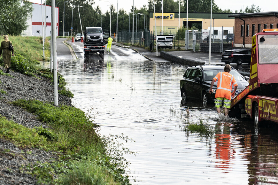 När kraftigt regn drabbade Kristianstad på onsdagen översvämmades förutom vägar och parkeringsplatser även stadens sjukhus.