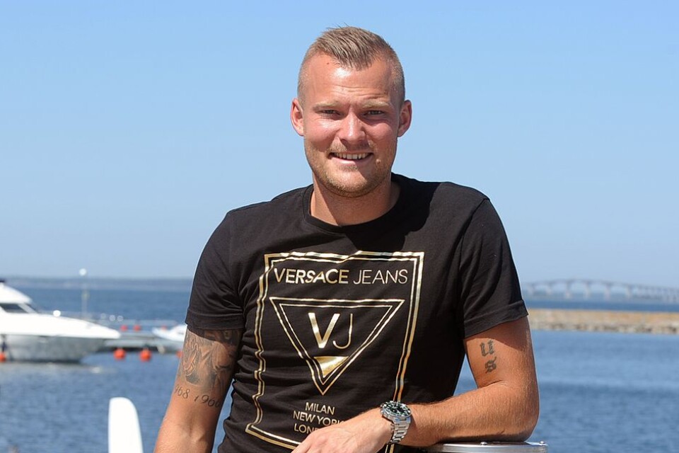 Rasmus Sjöstedt skulle ha debuterat för ett par veckor sedan men fick åka in till sjukhuset.