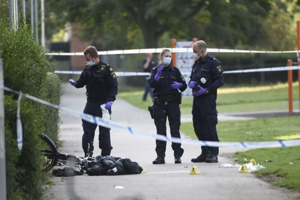 Police at the scene in Gamlegården on Wednesday morning. This is the tenth shooting in Kristianstad in just over a year.