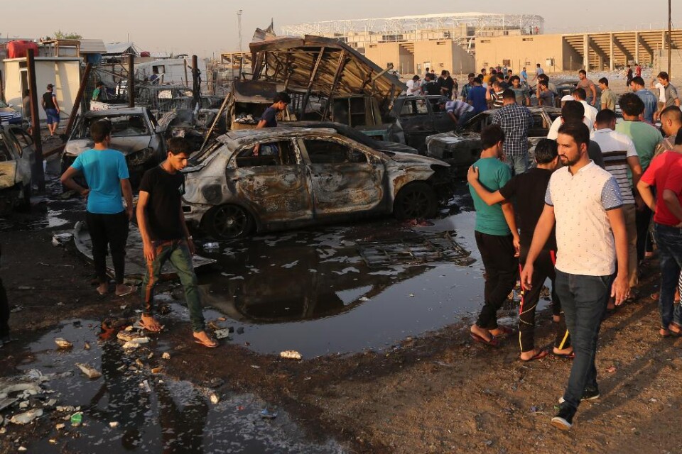En serie av bombdåd skakade Iraks huvudstad Bagdad under lördagen, minst 24 personer ska ha dött. Den dödligaste attacken ska ha skett i Habibiya, nära Sadr City, där en bilbomb exploderade och dödade minst elva personer, enligt AFP. - Undersökningen, s