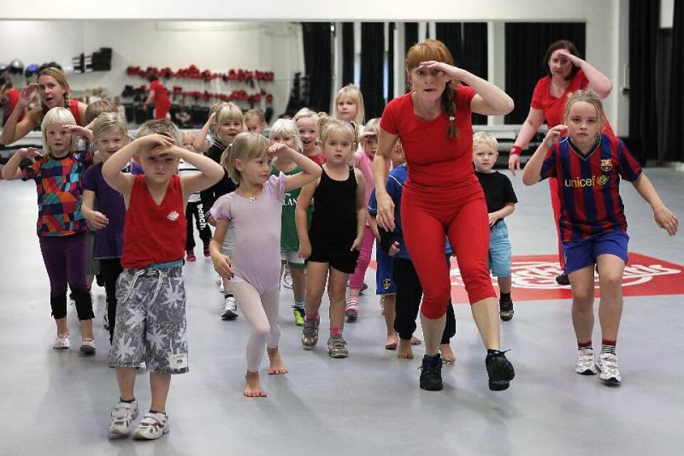 23 barn samlades i Friskis och svettis lokaler när träningens dag arrangerades. Passet leddes av Helene Ljung.