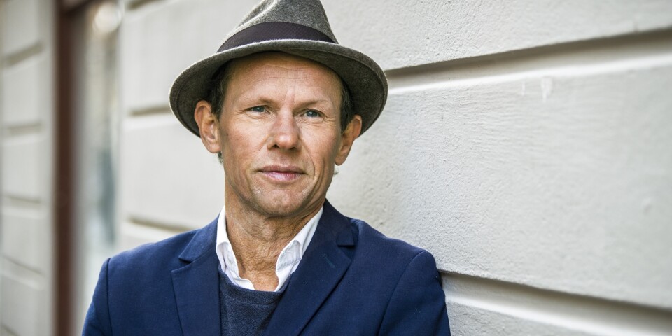 Efter fyra år återvänder artisten Bo Sundström till Hermans lada i Dalum - och får dessutom äran att inleda hela säsongen.