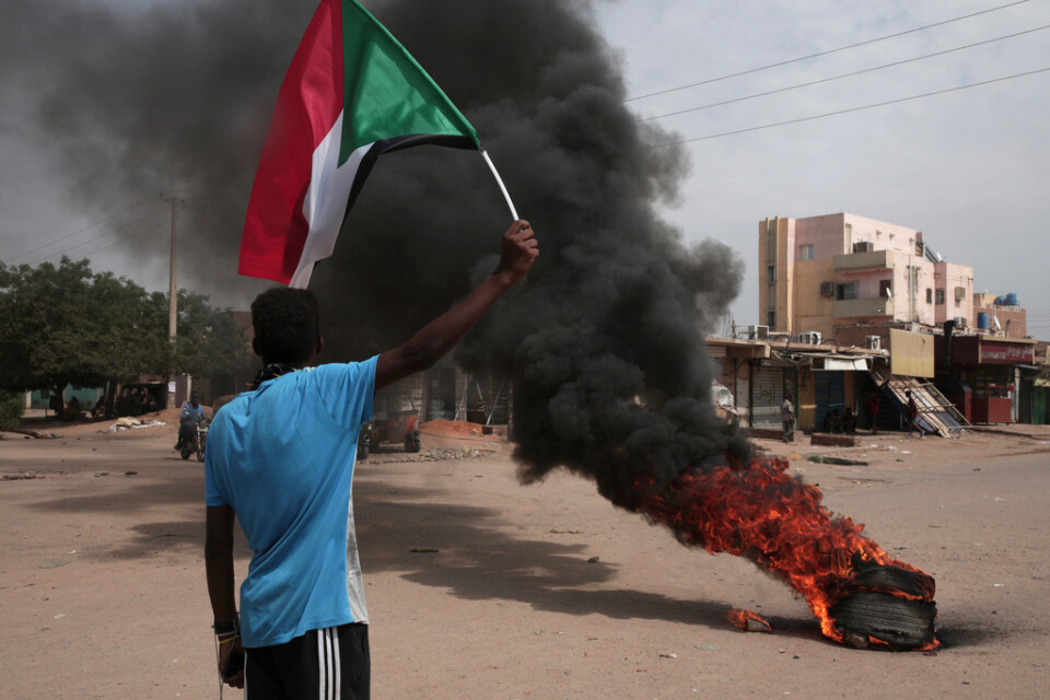 Sudaneser protesterar mot den militärjunta som tog makten i en kupp 2021. Sedan dess har flera hårdföra lagar återinförts. Bild från september 2022.