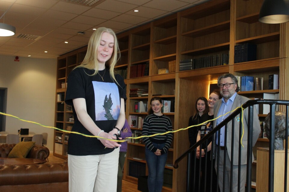 Siri Wreinert fick äran att klippa bandet och inviga biblioteket.