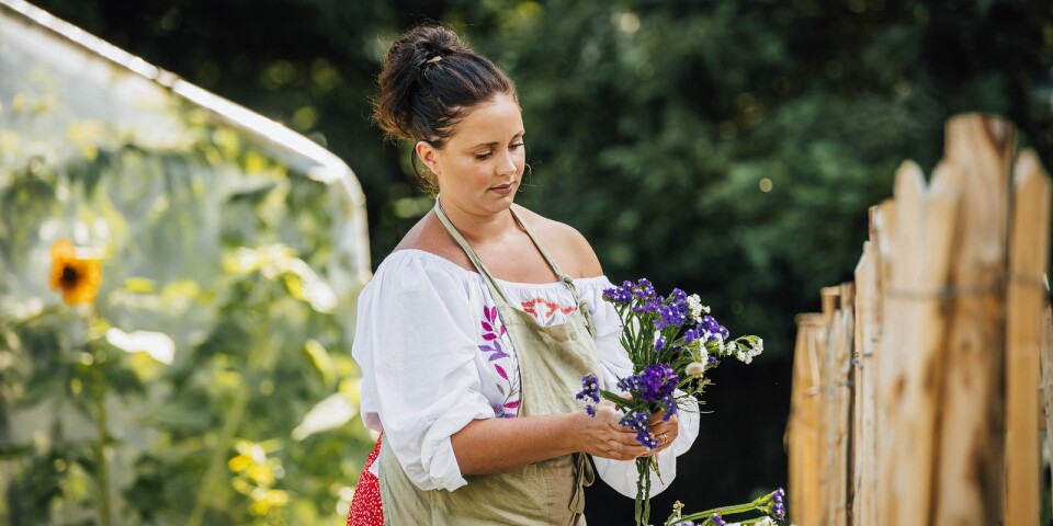 Linn, 32, och hennes syster bygger sin dröm från blomsterhagen på Tjurkö