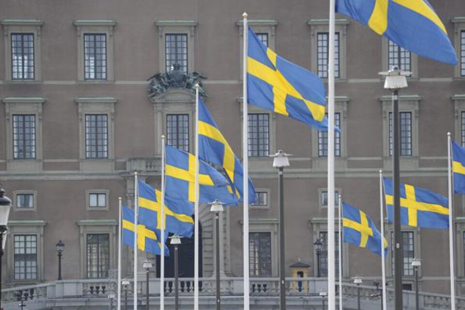 Svenska flaggor på Slottsbacken.
