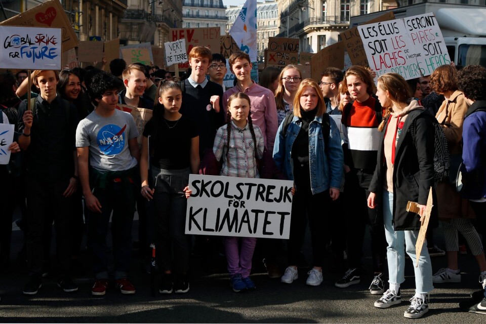 För många ungdomar runt om i världen har svenska Greta Thunbergs klimatprotester gett hoppfull inspiration. Här ses hon tidigare i år i Paris.