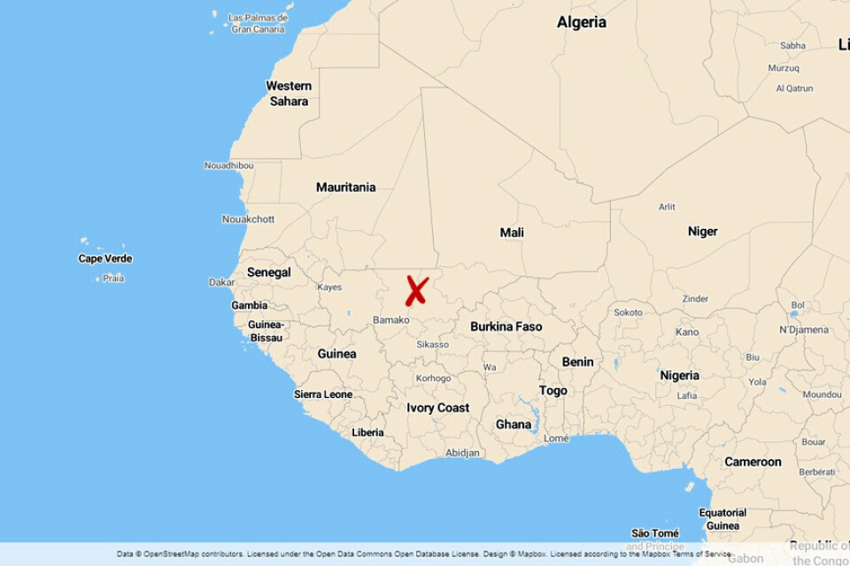 En polissoldat, gendarm, tillfångatogs vid en attack i Sokolo i Mali men lyckades sätta sig i säkerhet sedan han flytt och gått åtta mil till fots genom huvudsakligen ökenterräng.