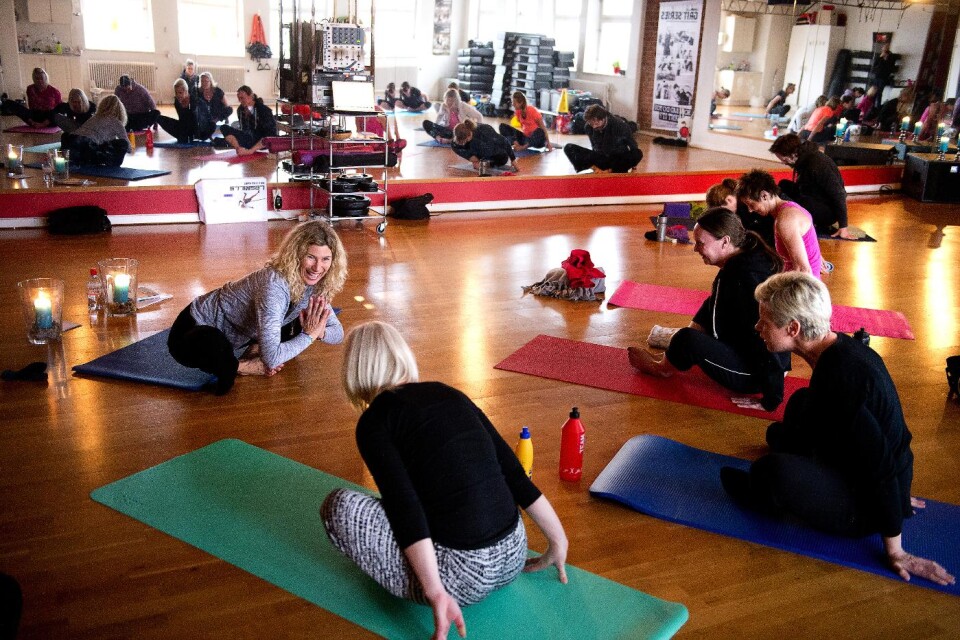 Då och då återvänder Petra Lindros till hemstaden Sölvesborg för att undervisa i yoga. I helgen besökte hon Aurobix där hon höll två yogaklasser. Annars bor hon sedan 12 år i Marbella. Foto: Bo Åkesson