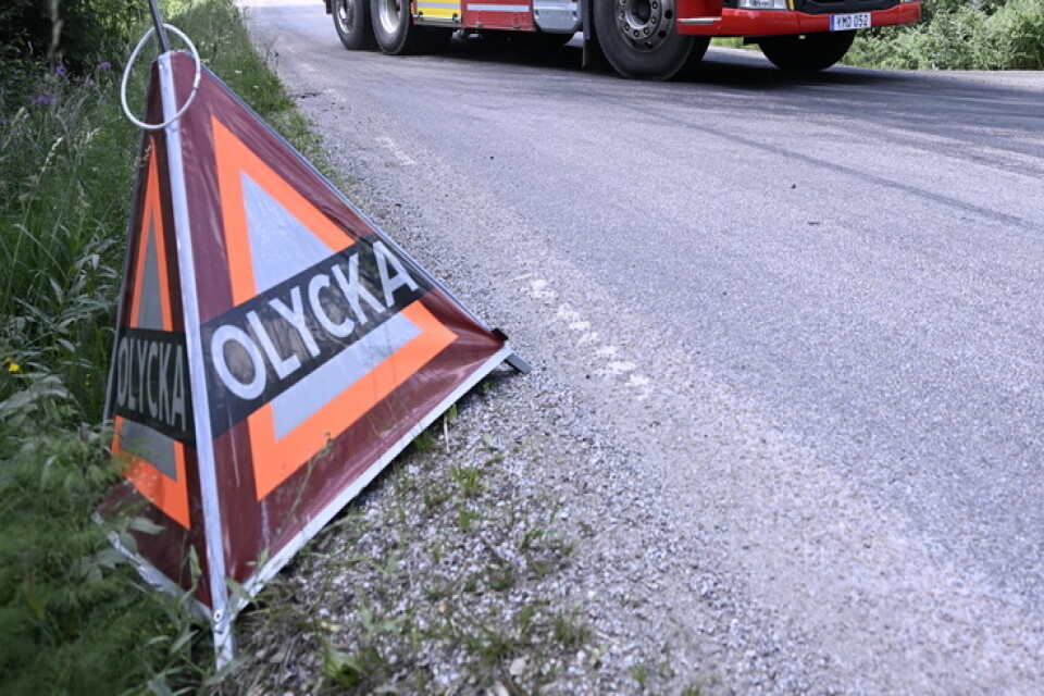 En ung man har skadats allvarligt i en trafikolycka på väg 156 i Västergötland. Arkivbild.