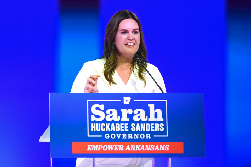 Republikanen Sarah Huckabee Sanders har valts till Arkansas första kvinnliga guvernör.