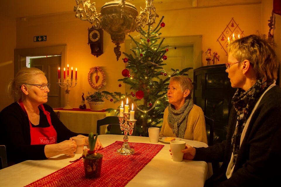 Jeanette Falkenholt, Anita Nilsson och Anette Rydhagen träffades för att planera byns julfirande den 9 december.
